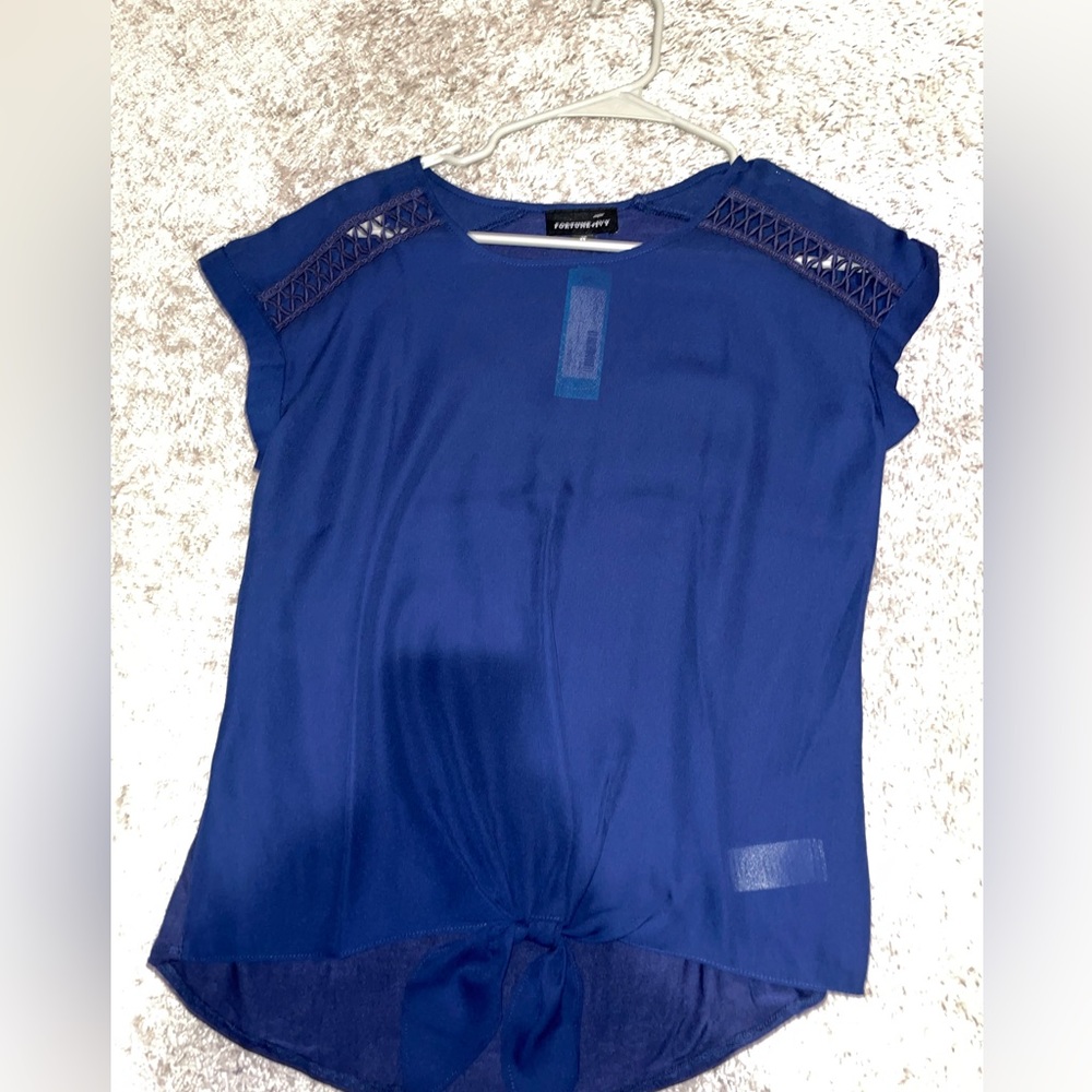 NWT Women's Fortune & Ivy Tie Knot Blouse
